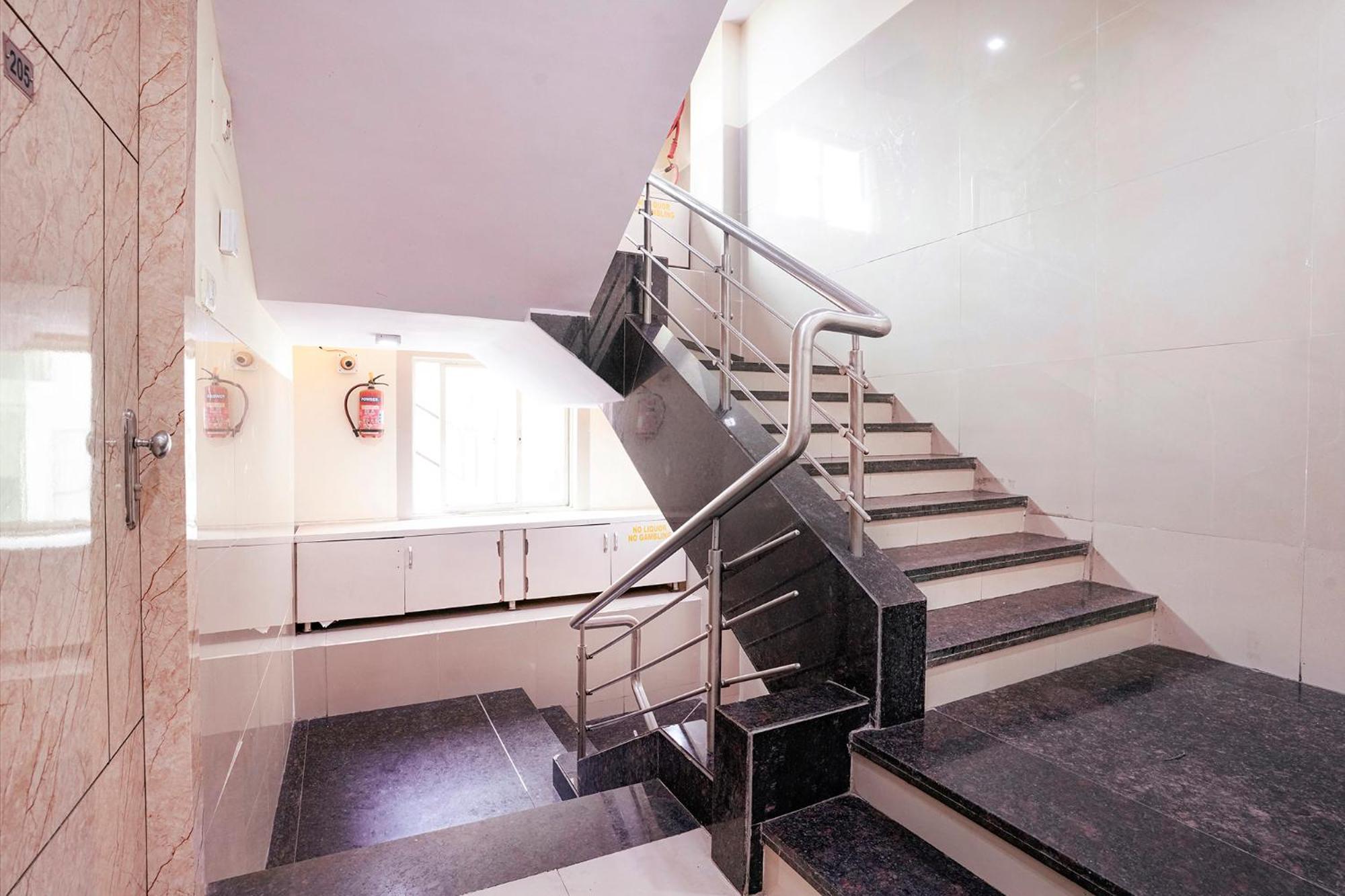 Fabhotel Everest Vashi 外观 照片